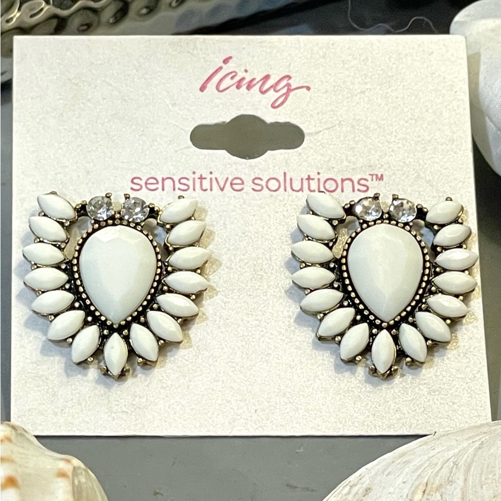 NWT Icing White Statement Earrings Rhinestone Silver Tone